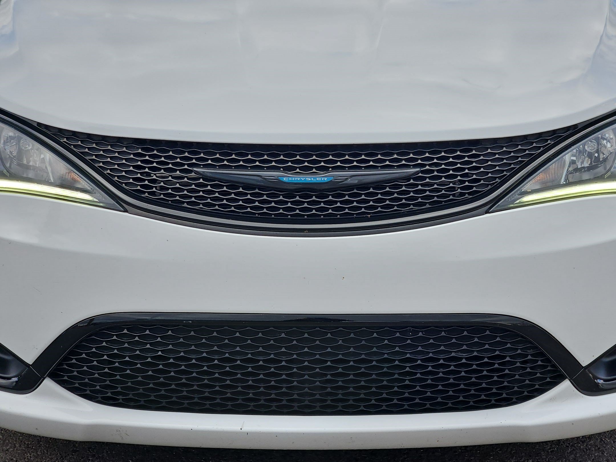 Used 2020 Chrysler Pacifica Touring-L FWD image 9