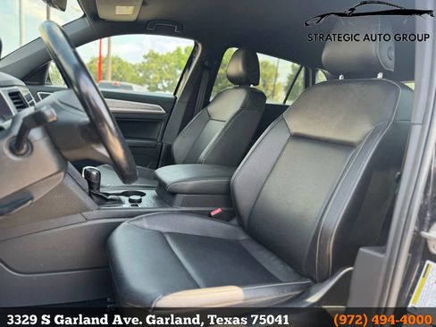 Used 2020 Volkswagen Atlas Cross Sport SE image 9