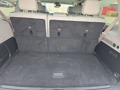 Used 2023 Jeep Wagoneer Series III w/ Preferred Equipment Group image 9