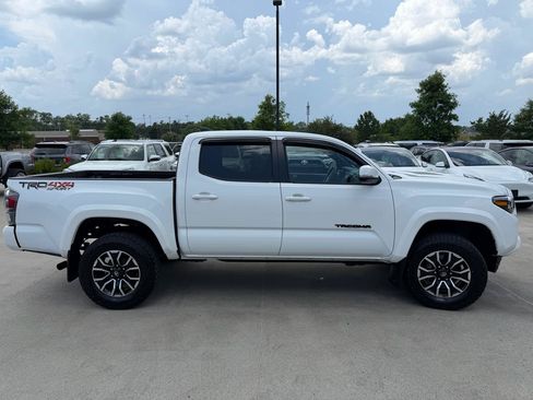 Used 2023 Toyota Tacoma TRD Sport w/ Technology Package AWD/4WD image 4