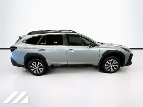 Used 2025 Subaru Outback Premium AWD/4WD image 4