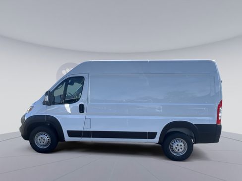 Used 2024 RAM ProMaster 2500 w/ Convenience Group FWD image 7