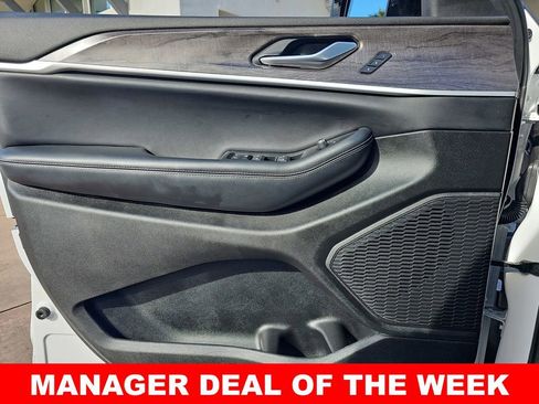 Used 2023 Jeep Grand Cherokee Limited w/ Luxury Tech Group II image 28