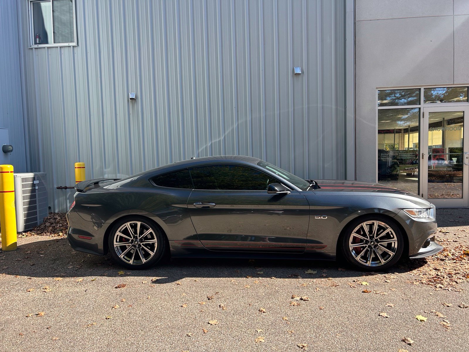 Used 2017 Ford Mustang GT Premium w/ Equipment Group 401A RWD image 4