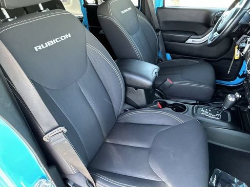 Used 2018 Jeep Wrangler Unlimited Rubicon w/ Connectivity Group AWD/4WD image 11