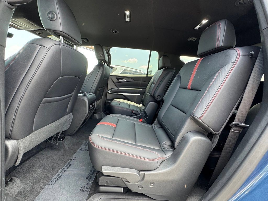 Used 2025 Chevrolet Traverse RS w/ LPO, Floor Liner Package AWD/4WD image 35