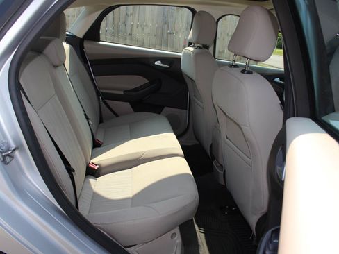Used 2015 Ford Focus SE w/ SE Sport Package FWD image 32