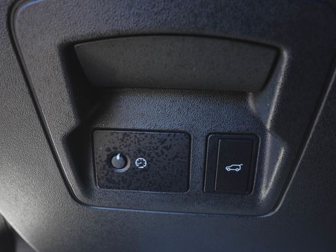 Used 2023 Land Rover Range Rover Velar R-Dynamic S image 26