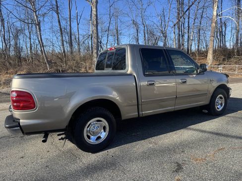 Used 2002 Ford F150 XLT image 3