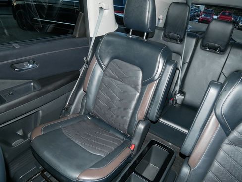 Used 2023 Nissan Pathfinder Platinum image 12