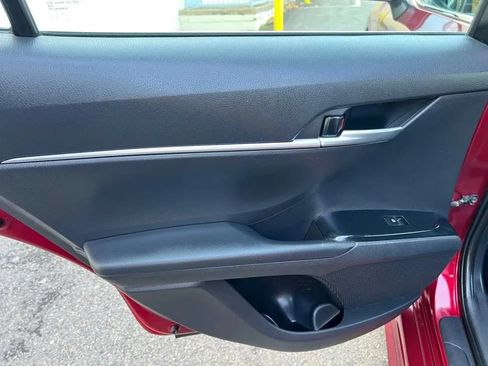 Used 2018 Toyota Camry SE w/ Convenience Package FWD image 23