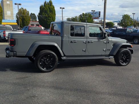 Used 2022 Jeep Gladiator Overland image 6