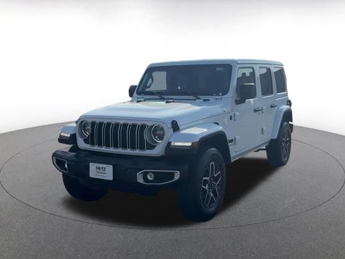 Used 2025 Jeep Wrangler Sahara image 7