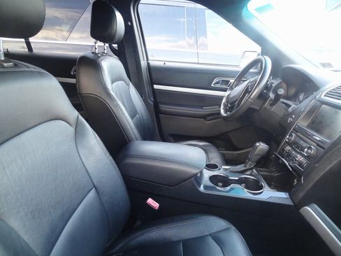 Used 2016 Ford Explorer XLT w/ Equipment Group 202A image 7