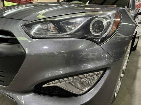 Used 2015 Hyundai Genesis 3.8 RWD image 12