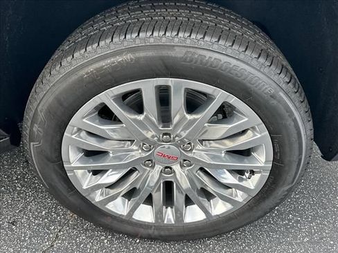 New 2026 GMC Yukon Denali w/ Advanced Technology Package AWD/4WD image 17