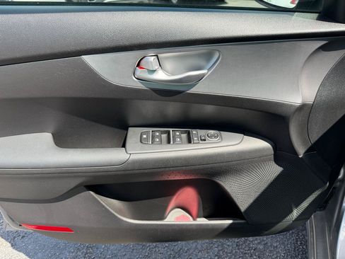 Used 2023 Kia Forte LXS FWD image 9