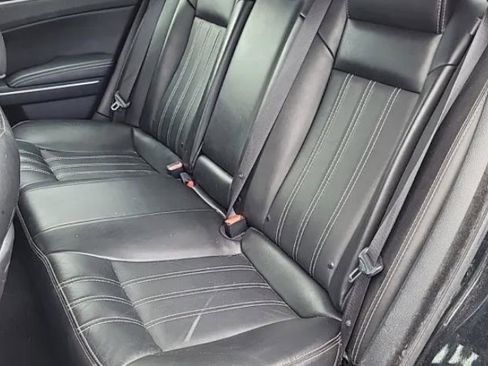 Used 2019 Chrysler 300 S image 9