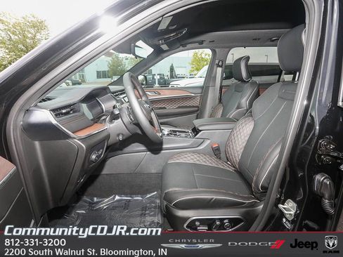 New 2025 Jeep Grand Cherokee L Summit w/ Advanced Protech Group IV image 10