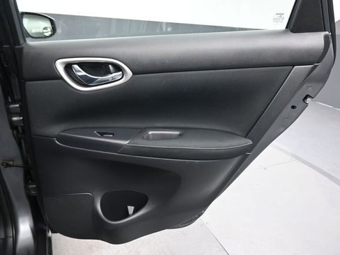 Used 2015 Nissan Sentra SV FWD image 33