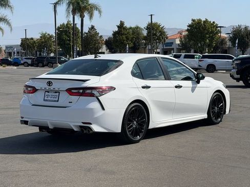 Used 2021 Toyota Camry SE w/ Convenience Package FWD image 5