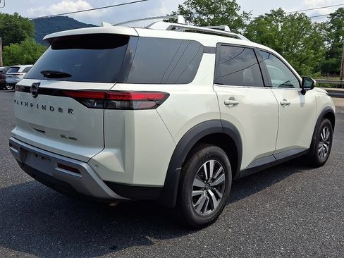 Used 2024 Nissan Pathfinder SL AWD/4WD image 10