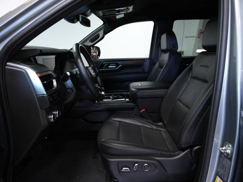 Used 2025 GMC Yukon Denali AWD/4WD image 38