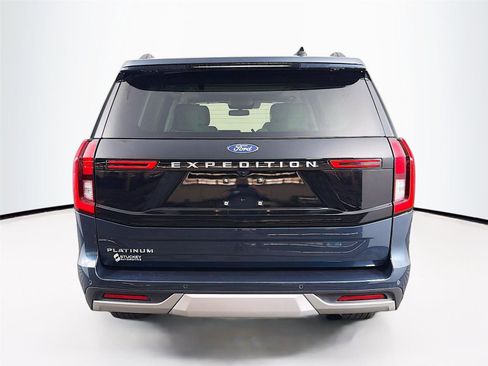Used 2025 Ford Expedition Platinum w/ Driver's Package AWD/4WD image 6