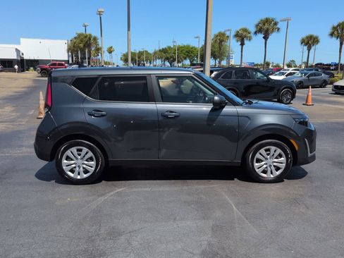 Used 2025 Kia Soul LX image 3