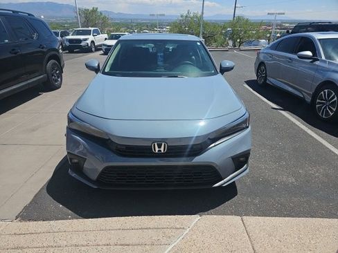 Used 2023 Honda Civic Touring image 2