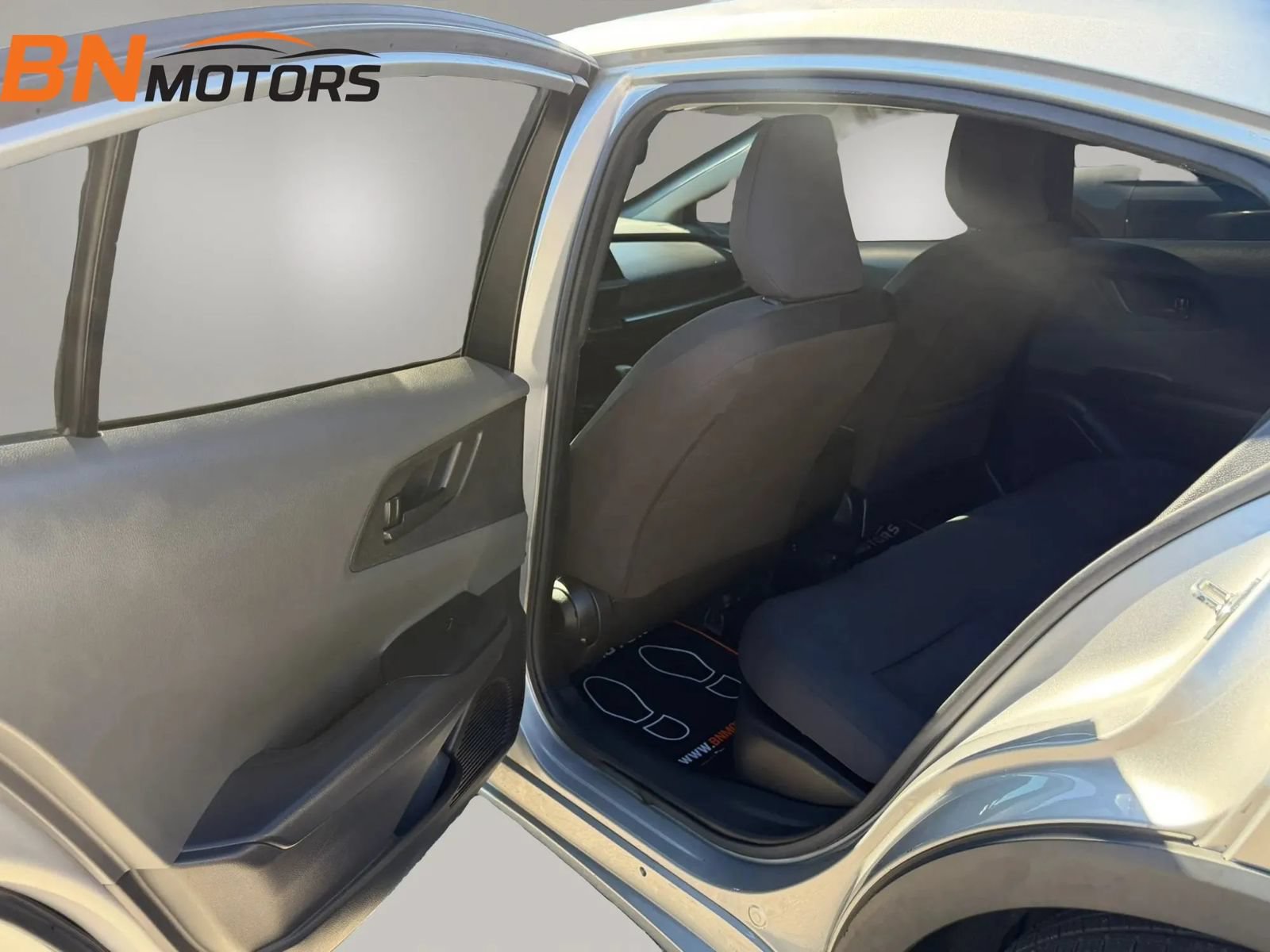 Used 2023 Toyota Prius LE FWD image 13