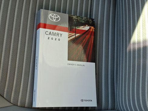 Used 2020 Toyota Camry SE w/ Blackout Package FWD image 26