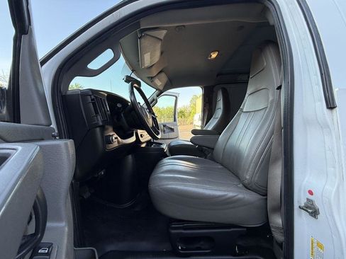 Used 2021 Chevrolet Express 2500 Extended w/ Driver Convenience Package RWD image 15