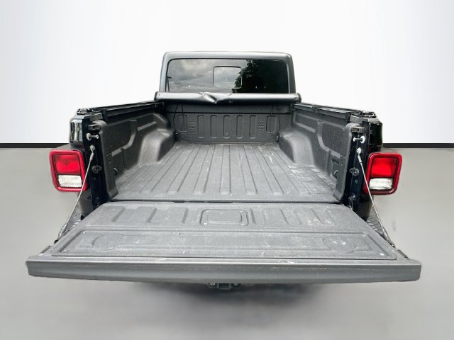 Used 2021 Jeep Gladiator Rubicon w/ Cold Weather Group AWD/4WD image 24