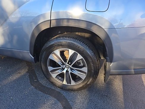 Certified 2022 Toyota Highlander XLE image 4