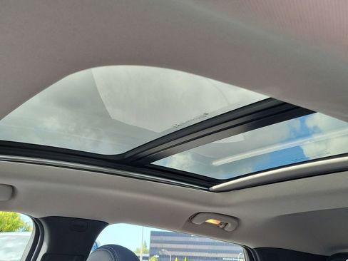Used 2022 Chevrolet Bolt EUV Premier w/ Sun & Sound Package FWD image 19