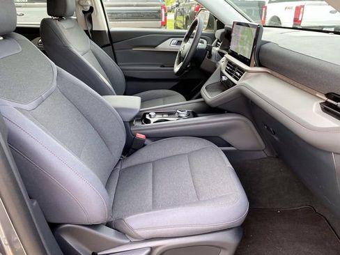 Used 2026 Ford Explorer Active AWD/4WD image 25