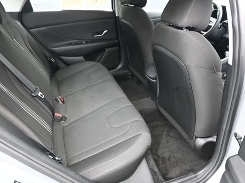 Used 2023 Hyundai Elantra SEL w/ Preferred Accessory Package image 11