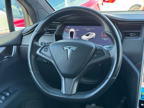 Used 2018 Tesla Model X image 27