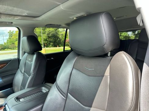 Used 2018 Cadillac Escalade Luxury AWD/4WD image 29