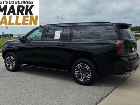 Used 2025 Chevrolet Suburban Z71 AWD/4WD image 6