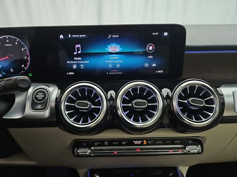 Used 2022 Mercedes-Benz GLB 250 4MATIC image 18