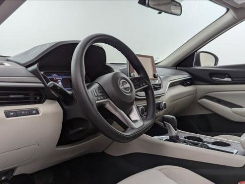 Used 2025 Nissan Altima 2.5 SV image 23