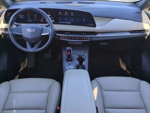 Used 2024 Cadillac XT4 Premium Luxury FWD image 16