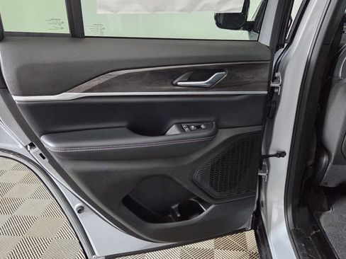 New 2025 Jeep Grand Cherokee Limited w/ Black Appearance Package image 32