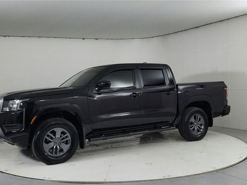 Certified 2025 Nissan Frontier SV image 3