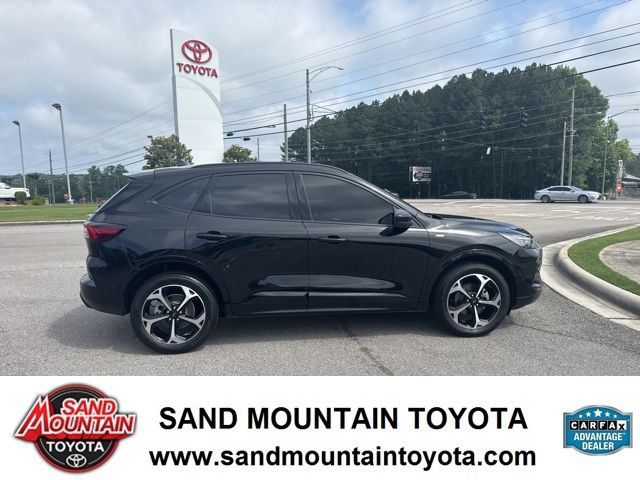 Used 2023 Ford Escape ST-Line Elite w/ Premium Technology Package AWD/4WD image 2