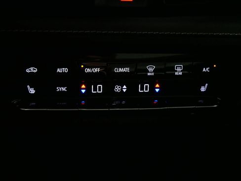Used 2023 Buick Envision Essence w/ Sport Touring Package AWD/4WD image 30