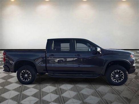 Used 2024 Chevrolet Silverado 1500 ZR2 w/ Technology Package image 4