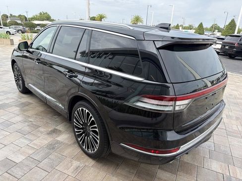 Certified 2025 Lincoln Aviator Black Label AWD/4WD image 4